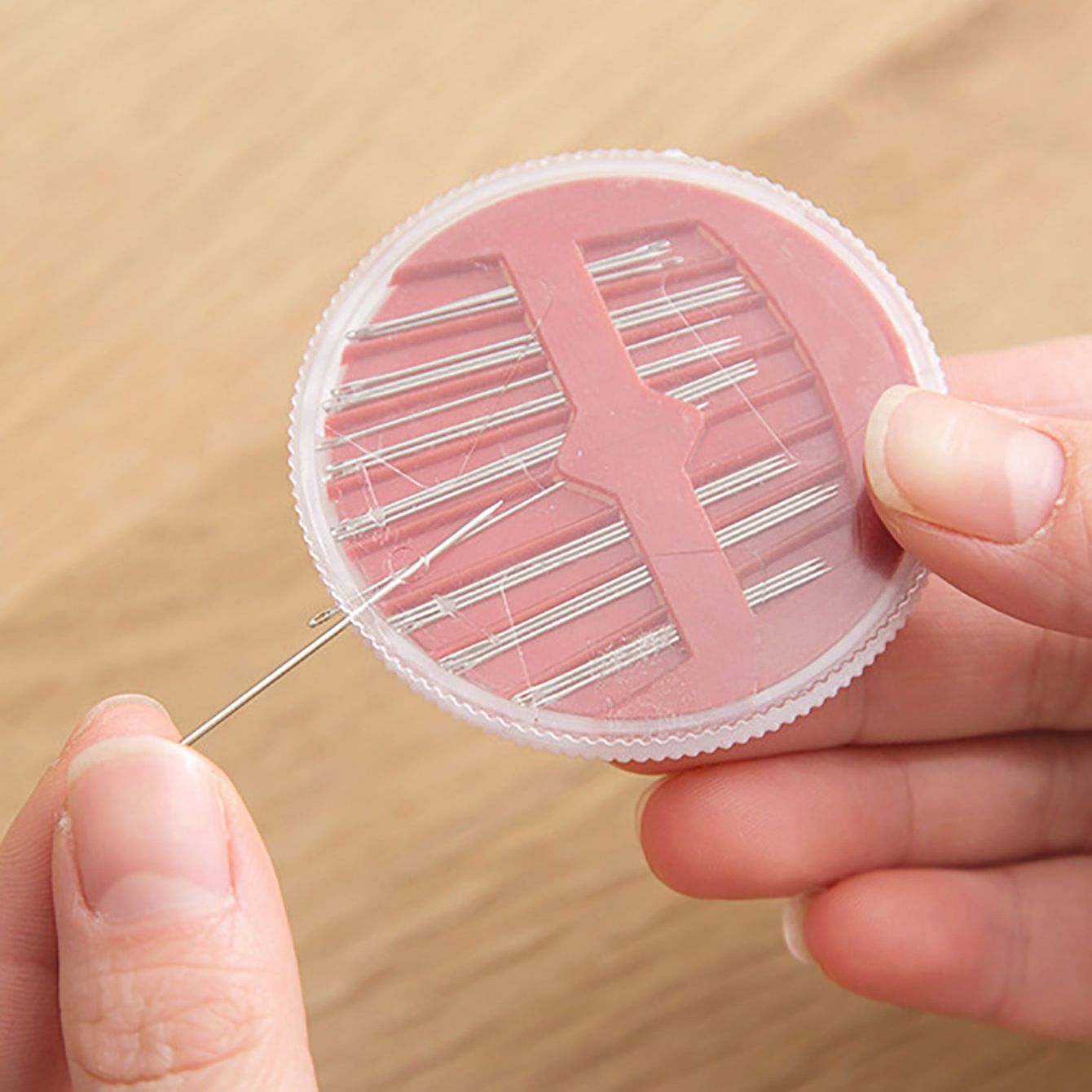 ชุด 27 ชุดเย็บผ้ารวมทั้งเข็มด้ - Needle Threader Tool บทวิจารณ์และราคา